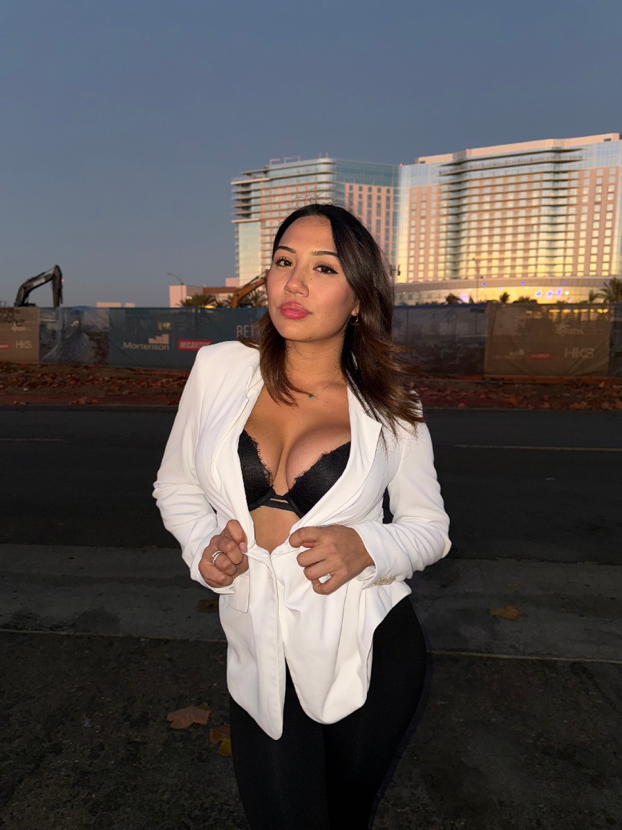 Take a pause and enjoy Ali Cruz — streaming from Incheon