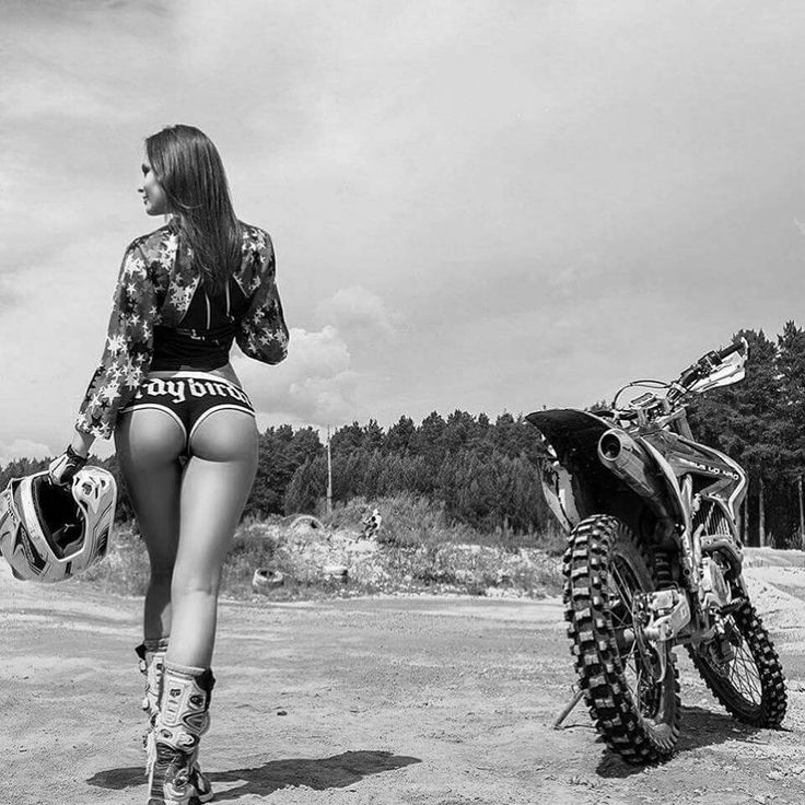 Beautiful girls and motorcycles in Incheon