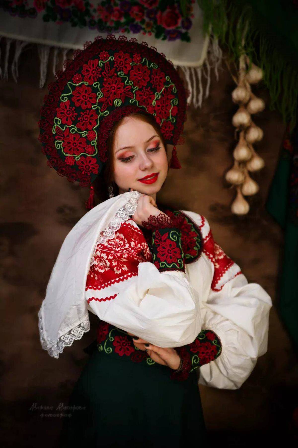Take a pause and enjoy Women in Slavic costumes — streaming from Incheon