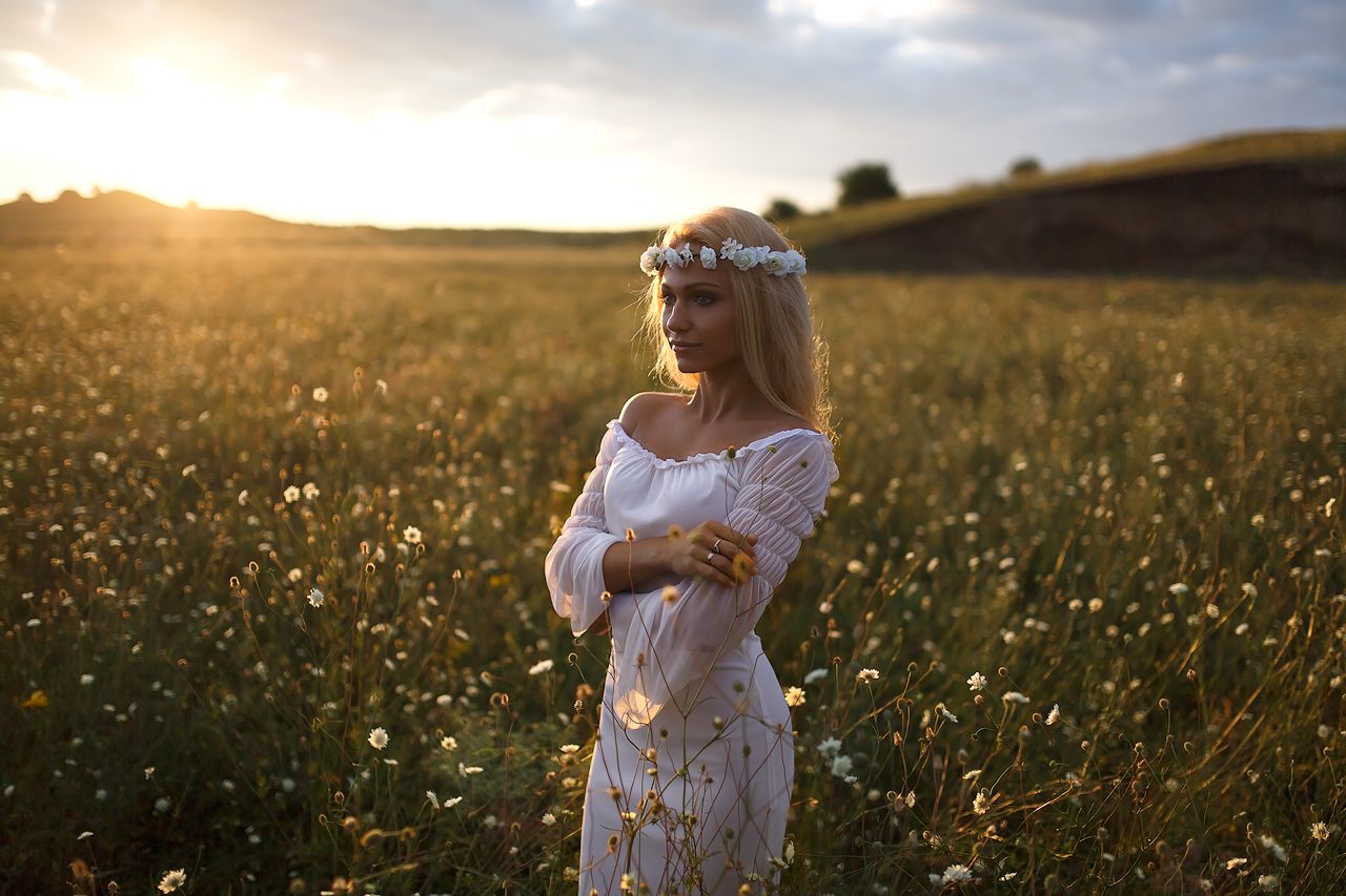 Girls in Slavic costumes in Incheon