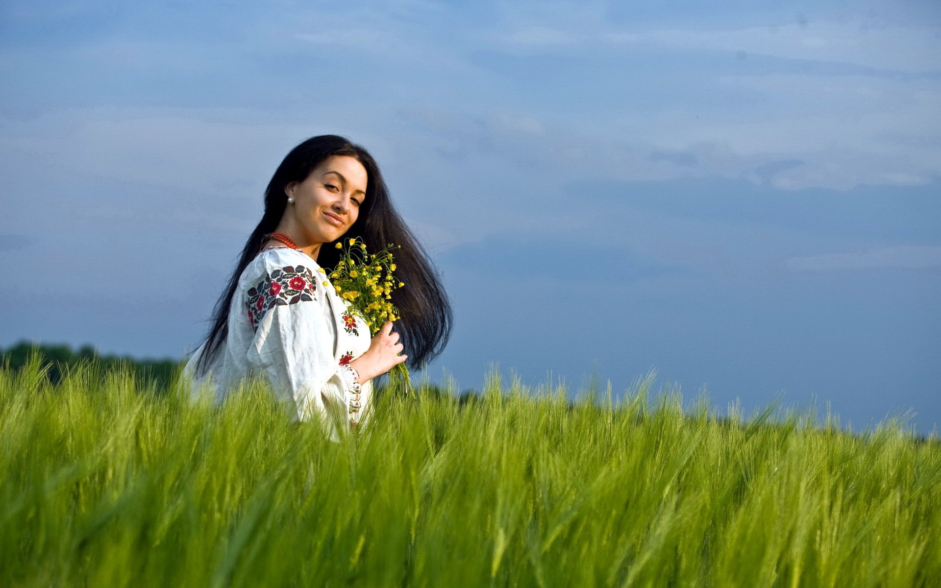 Girls in Slavic costumes in Incheon